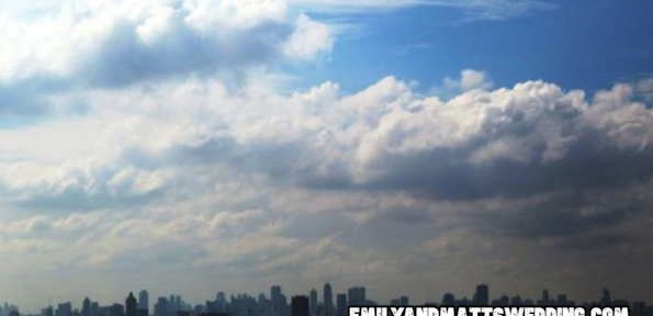 Jakarta Diselimuti Awan Tebal Sabtu Pagi Ini